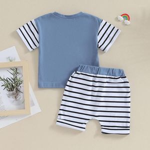 Kläduppsättningar födda baby pojke sommarkläder kort ärm framficka lapptäcke t-shirt topp randiga shorts 2st-outfit