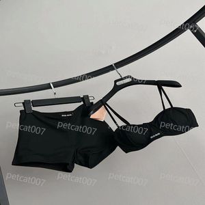 Summer Stretch Swimsuit Stylowe kantarki Bra Bra Dwuczęściowy zestaw litera drukowana projektant bikini bikini kąpiel dla kobiet wakacyjny garnitur kąpielowy