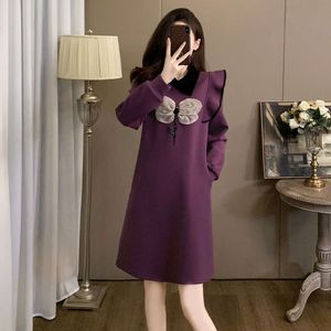 Casual dimagrante esclusivo di fascia alta da donna nella primavera autunno 2024, vestito viola nuovo e super elegante