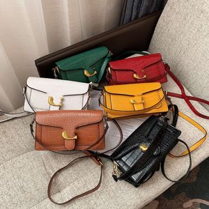 A loja exporta bolsas de grife atacado bolsa feminina 2024 início novo crossbody francês axilas avançado vara pequena um ombro moda versátil