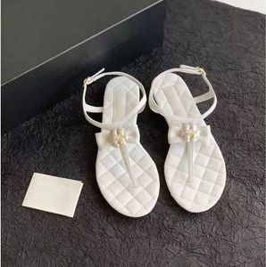 Stylish lambskin camellia flower causal thong classic designer luxury women flat sandals summer outdoors pool beach slippers