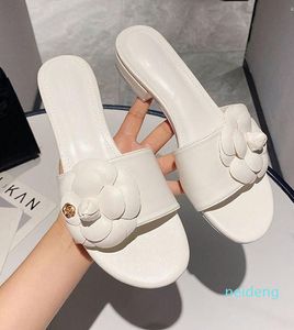 2024 Designer Camellia Flower Slippers Women Sandalias Summer Lazy Shoes Ladies Heels Metal Floral Slides