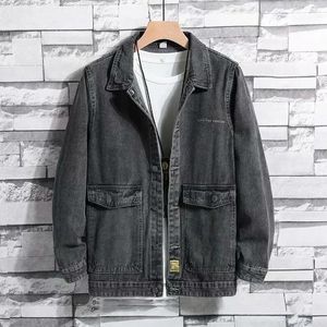 Herren Denim Jacke Herbst mit Druck Männliche Jean Mäntel Taste Casual Koreanische Kleidung Winter Oberbekleidung Große Größe Herrenmode G 240319