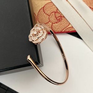 Nya lyxmärken Designer Armband Camellia Armband Rosegold Silver Justerbar Bangle For Women Girl Wedding Mothers Day Jewelry
