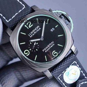 Klockor för Men Series Designer Fine Watch Steel Polering Automatisk mekanisk rörelse med superlysande vattenutlopp Rutapaner Watch