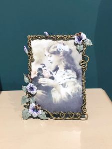 Frame 6/7Inch Retro Enamel Photo Frame Flower Relief Photo Frame Home Desktop Decor Metal Ornament Wedding Gifts XK003