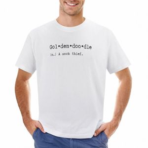 Goldendoodle Definiti -A Sock Thief -Golden Doodle Sticker Tシャツ男の子動物プリントティーフルーツオブザルームメンズTシャツj6yh＃
