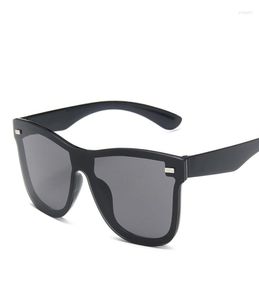 Sunglasses 2022 Brand Designer Onepiece Men Women Rivet Rimless Sun Glasses For Driving Goggles Mirror Lens Gafas UV4009693829