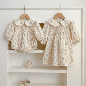 Familj matchande systerkläder baby flickor klänning docka krage blommor långa ärmar våren baby rompers prinsessa flicka klänning 240318