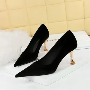 Dress Shoes Fashionable And Minimalist Banquet High Heels Metal Velvet Surface Shallow Mouthed Pointed Toe Single