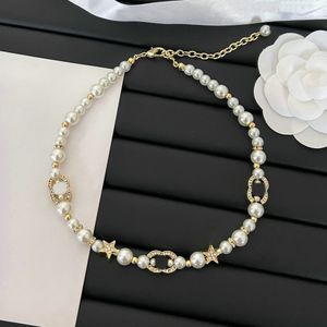 Retro Elegance Pearl Chain Halsband för kvinnor Designer Halsband Guldfärg Choker CLAVICLE CHEAND SMycken