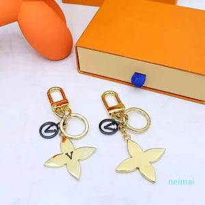 Designer Keychain Letter Follow Pendant Gold Key Buckle Trendy Classic Keychains Mens Womens Keys Bags Ornaments