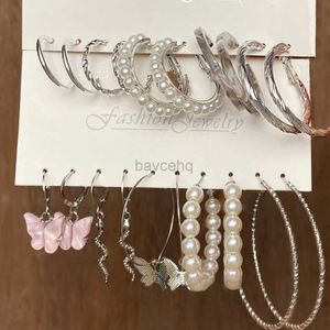 Обруч Huggie IFMIA Модные серебряные серьги с кольцами в виде бабочек, подходящий для женщин, геометрически неправильные серьги из металлической смолы и акрила 240326