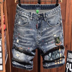 Mäns shorts trendig sommar denim shorts mens beskurna byxor med hål koreansk version trendig färg prick elastiska byxor män hästbyxor t240325