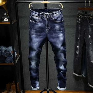 Mäns jeans 2023 Spring och Autumn New Fashion Trend Solid Colic Elastic Jeans Men Casual Slim bekväm högkvalitativ liten fotbyxor T240326