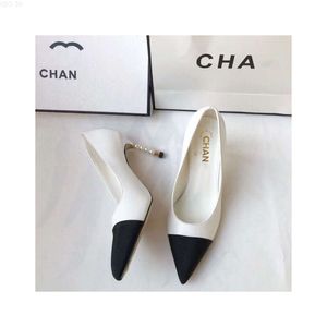 Top 2024 Paris Designer donna tacchi alti di lusso Moda un pezzo piccole scarpe in pelle francese scritte in pelle ricamate scarpe da donna per feste da data