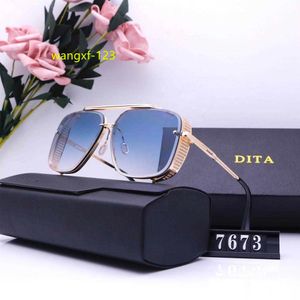 Dita Tasarımcı Güneş Gözlüğü Popüler Marka Gözlükleri Açık Gölgeler PC Frame Fashion Classic Ladies Lüks Güneş Gözlüğü Kadınlar İçin