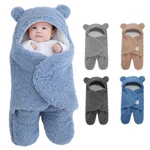 Baby Sleeping Bag Ultra-Soft Fluffy Fleece Född Mottagande filt Infant Boys Girls Kläder Sleep Nursery Wrap Swaddle 240311