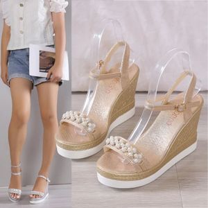 Womens High Heel Wedge Sandals 2024 Summer Ny ankelrem Öppen Toe Sandaler Kvinnor Utomhusklänning Kontor Kvinnor Högklackskor 240326