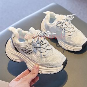 2024 Designer Track Trainer 3.0 Kids Shoes For Girls Boys White Black Grey Toddler Running Shoe Athletic Sports Youth Sneakers Storlek 26-37 EUR