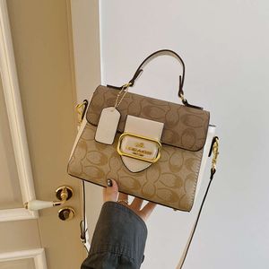 Butikens export designer väskor grossist high end handväska för kvinnor 2024 ny fransk nisch modedesign mångsidig axelväska bärbar crossbody