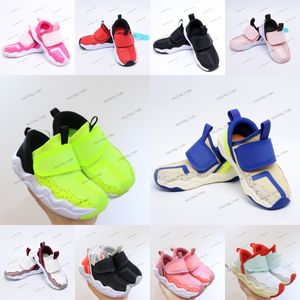 Dzieci Przedszkole Buty biegowe Dziecko Flex Runner 2024 Summer Toddler Casual Sneakers Lekkie siatki trener na świeżym powietrzu Sport Sport Bughing Football Buts