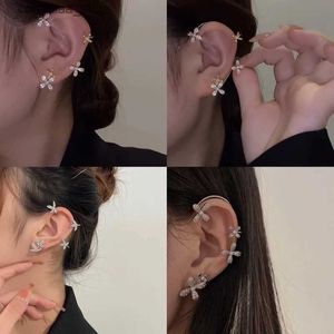 Ear Cuff Ear Cuff Elegante e brilhante cristal geométrico clipes de orelha feminino brincos não perfurados folhas da moda brincos de celebridades meninas jóias presentes Y24