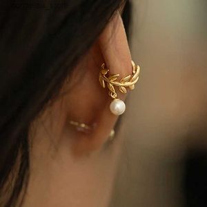 Ear Cuff Ear Cuff Retro Gold Silver Color Leaves Ear Clips for Women Pearl Earring Without Piercing Fashion Girls Banquet Jewelry Gift Wholesale Y240326