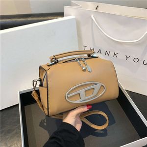 Fashion Bag Designers säljer unisex -väskor från populära varumärken till 50% rabattkvinnor Ny singel axel crossbody enkel och fashionabla stor kapacitet