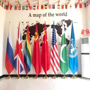 Zubehör 6,6 Fuß weltweiter Nationalflaggenmast für den Innenbereich mit Standfuß, unentbehrlich für Büroausstellungen, 2 m lange wehende Flagge