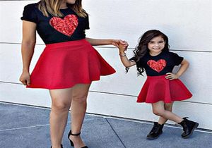 Mom And Daughter Dresses Summer Short Sleeve Heart Print Tshirt Skirt Set Mommy And Me Family Matching Clothes Girl Skirts219J1181956
