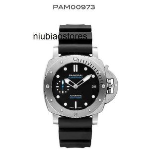 Klockor för män Titta på lyxklockor Designer för mekaniskt armbandsur Nurrible Diving Series Rubber Strap Men Watch