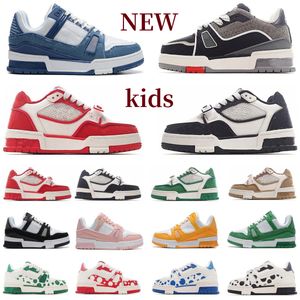 Designer Kids Shoes For Boy Girl Children Sneakers Sport Mesh Shoe Low Cut Collaboration Fragments Militärgrå spädbarn Toddler Trainers 2024 Hot Sale 26-35