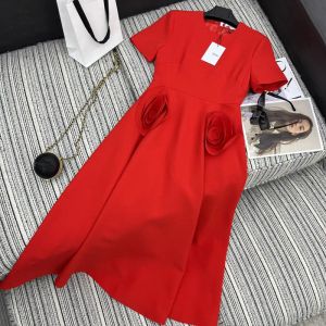 2024 Spring Red/Black O Neck Kort ärmar Kvinnliga klänning Designer Solid Flowers Long Party Dress Hiliday Dress 202102