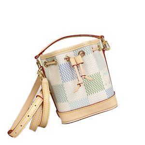 24SS Kadın Dama Tahta Kontrast Çantaları Diyagonal Crossbody Mini Kova Çantası Lüks Lüks Tasarımcı Çanta Kart Tutucu Açık Seyahat Cüzdanı Messenger 16cm