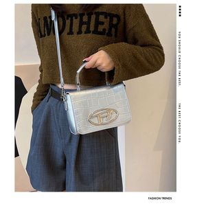 Umhängetaschen Designer 50% Rabatt verkaufen heiße Marke Unisex -Taschen und Tasche Frauen neue beliebte süße Modestil Crossbody Small Square