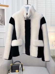 Женское модное черно-белое интегрированное пальто с мехом ягненка на зиму, короткий стиль 2024, осень/зима, бархат с овечьим вырезом