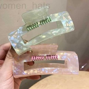 Grampos de cabelo Barrettes Designer Advanced Touching Fish Concubina Fantasia Cor Transparente Grab Clip M1U Miss Back Head Spoon Pan Shark Super Immortal Grande 8DKX