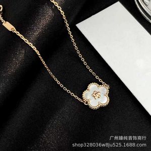 Varumärkes charm hög version van clover armband kvinnliga nya vita fritillaria kronblad plommonblomma en enda blommor nyckelpiga