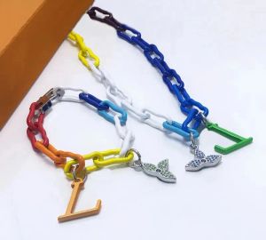 Nya regnbågsmycken Set Fashion Men Hip-Hop Halsband Silver Hardwar Initials Lacker V Pendants and Crystal Flower Necklace Charm Armband