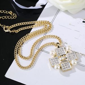 Designer-Halsketten mit Anhänger in Top-Qualität, klassische vergoldete Herz-Halsketten von Chanells für Frauen, Buchstabe C-Halskette, Schmuck, Party-Trend 756