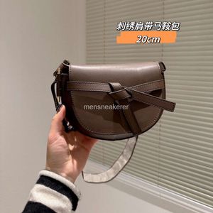 Gate 2024 Knot Loe Strap Bag Schulter Designer Taschen Rindsleder Lady Classic Single Purse Stickerei Damen Winter Sattel New Bow Crossbody Vielseitig Hoch BWDQ