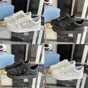 Top Quality Couple Sneaker Women Crystal Designer Sneakers Triangle Men Run Travel Track Skate Black White Casual Tennis Training Low-tops Running Shoes
