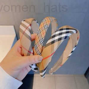 Headbands designer Korean version~British khaki plaid B-family classic wide sponge hair clip with protruding headband inset jewelry for women XFX8