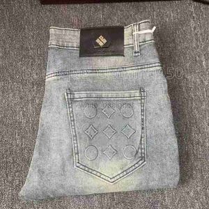 Designer jeans för män klassiska broderade alfabet jean mode märke bomull av hög kvalitet stretch byxor höst och vinter f01k9