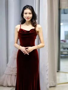 Party Dresses Sexy Wine Red Cocktail Velvet Mermaid Slim Pleated Spaghetti Strap Sleeveless Boat Neck Engagement Ceremony Evening Gown