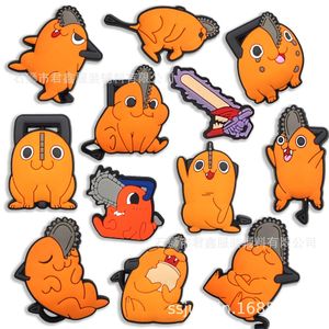 Boy Chainsaw Man Anime Charms Wholesale Childhood Memories roliga present Cartoon Charms sko tillbehör PVC dekoration spänne mjuka gummi clog charms