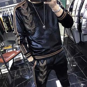 Men's Tracksuits Gold Velvet Sweater Suit Fashion Brand 2023 Spring and Autumn New Style Mens Fashion Collocation Two-Piece Mens Suit T240326