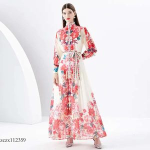 2024 Ultima modella Women Women Elegant Floral Maxi Dress with Belt Spring Autumn Designer Stand Collar in pizzo in giro per la vita Abiti bohémien 2023 manica a lanterna carina