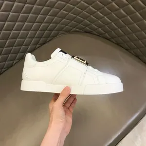 Män casual skor designer kvinnor skor reser läder man snörning mode lady platt löpande tränare brev kvinna sko plattform gym sneakers storlek 35-45 edj0212d